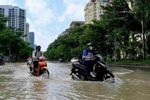 Überschwemmte Straße in Hanoi