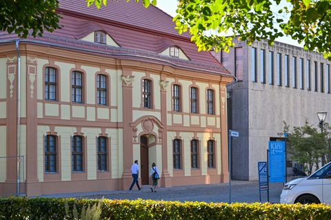 Der Dramatiker Heinrich von Kleist wurde 1777 in Frankfurt (Oder) geboren, wo es ein Kleist-Museum und ein jährliches Theater- u