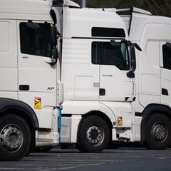 Der Lkw-Fahrer meldete sich ordnungsgemäß mit Unterlagen an. (Symbolbild) Foto: Sebastian Gollnow/dpa