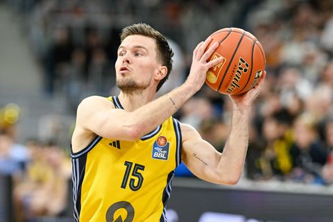 Auch 19 Punkte von Spielmacher Martin Hermannsson reichten für Alba nicht Foto: Uwe Anspach/dpa