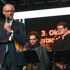 Im Rahmen der Initiative "Deutschland singt & klingt" sang Bundeskanzler Friedrich Merz (CDU) das Lied "We Shall Overcome" in Ha