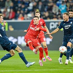 Rein damit: Kölns Said El Mala trifft zur Gästeführung. Foto: Uwe Anspach/dpa