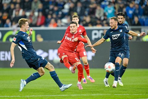 Rein damit: Kölns Said El Mala trifft zur Gästeführung. Foto: Uwe Anspach/dpa