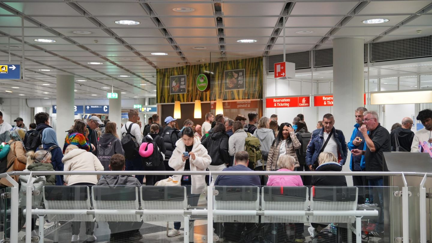 Tausende Menschen sitzen am Flughafen München fest. Foto: Enrique Kaczor/onw-images/dpa