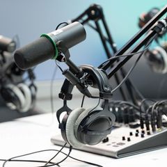 Es gibt wenig Interesse an Podcasts der grün-schwarzen Landesregierung. (Symbolbild) Foto: Sebastian Kahnert/dpa