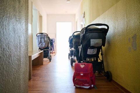 Der Andrang auf Plätze in Frauenhäusern in Mecklenburg-Vorpommern ist groß. (Symbolbild) Foto: Annette Riedl/dpa