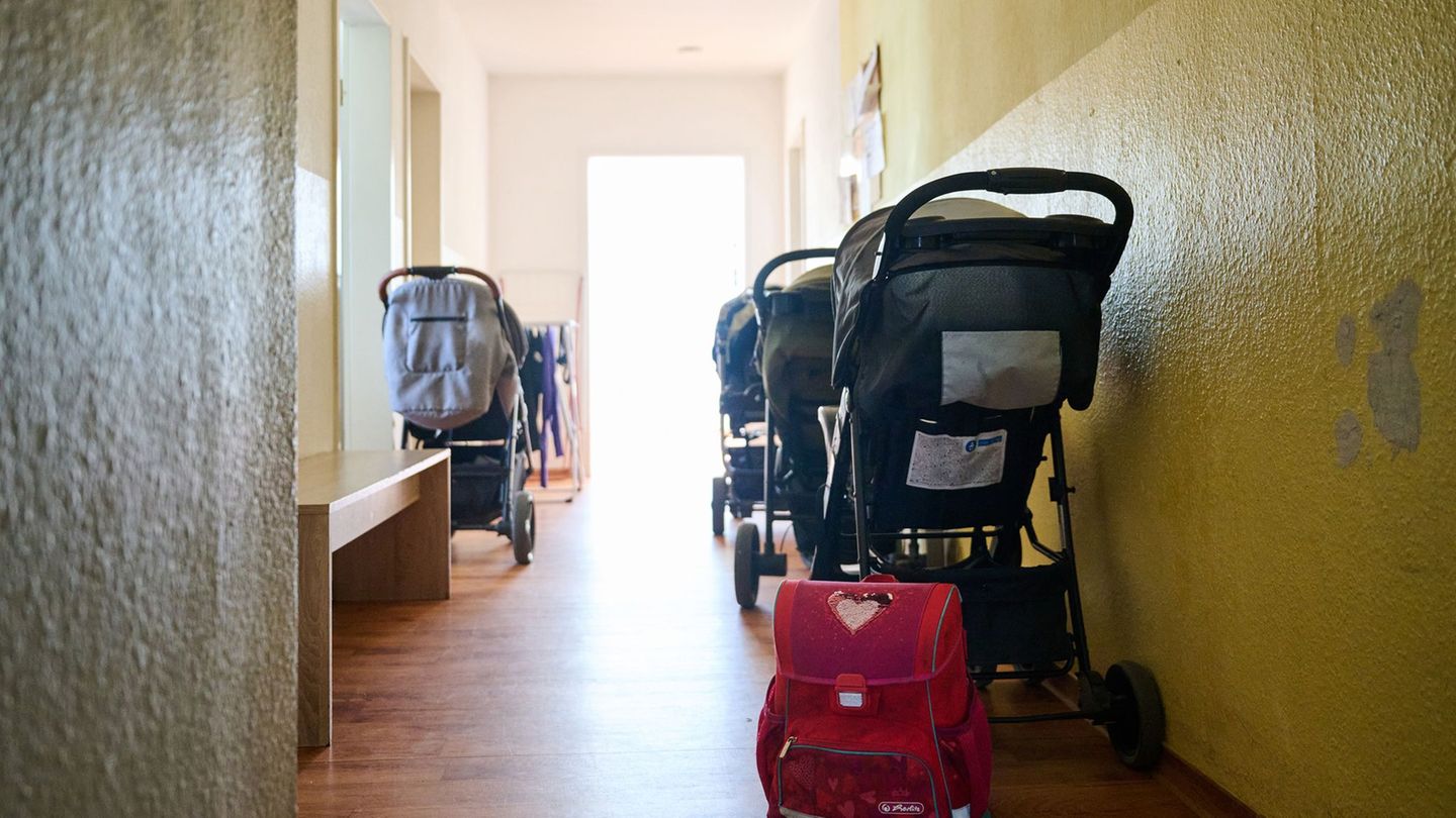 Der Andrang auf Plätze in Frauenhäusern in Mecklenburg-Vorpommern ist groß. (Symbolbild) Foto: Annette Riedl/dpa