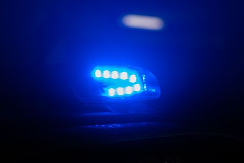 Bei einem Verkehrsunfall in Großröhrsdorf werden mehrere Menschen verletzt. (Symbolbild) Foto: Robert Michael/dpa