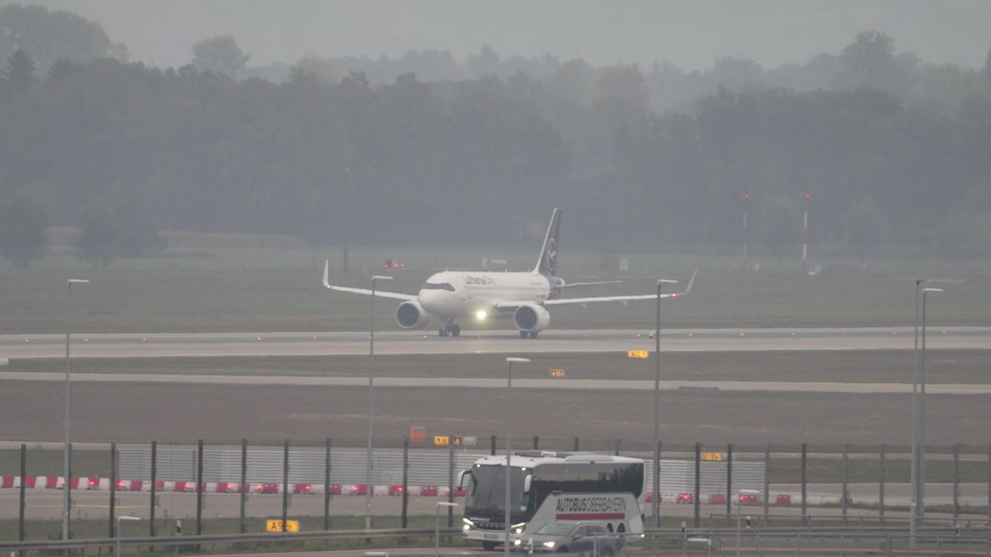 Am Morgen wurde der Flugbetrieb wieder aufgenommen. Foto: Enrique Kaczor/onw-images/dpa