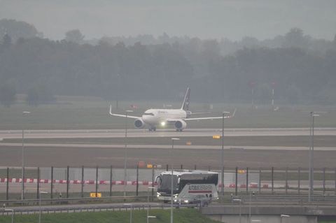 Am Morgen wurde der Flugbetrieb wieder aufgenommen. Foto: Enrique Kaczor/onw-images/dpa