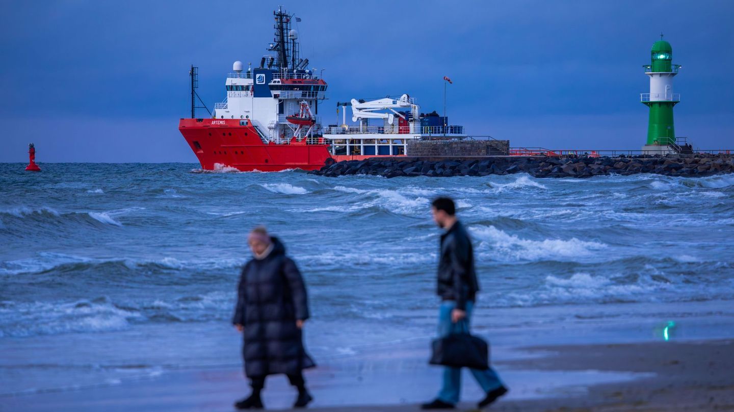 Wegen des stürmischen Wetters fallen am Sonntag alle Scandlines-Fähren zwischen Rostock und Gedser aus. (Symbolbild) Foto: Jens