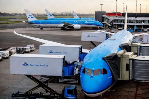 Wegen des Sturmtiefs wurde am Flughafen Schirphol viele Flüge gestrichen. (Archivfoto) Foto: Robin Utrecht/ANP/dpa