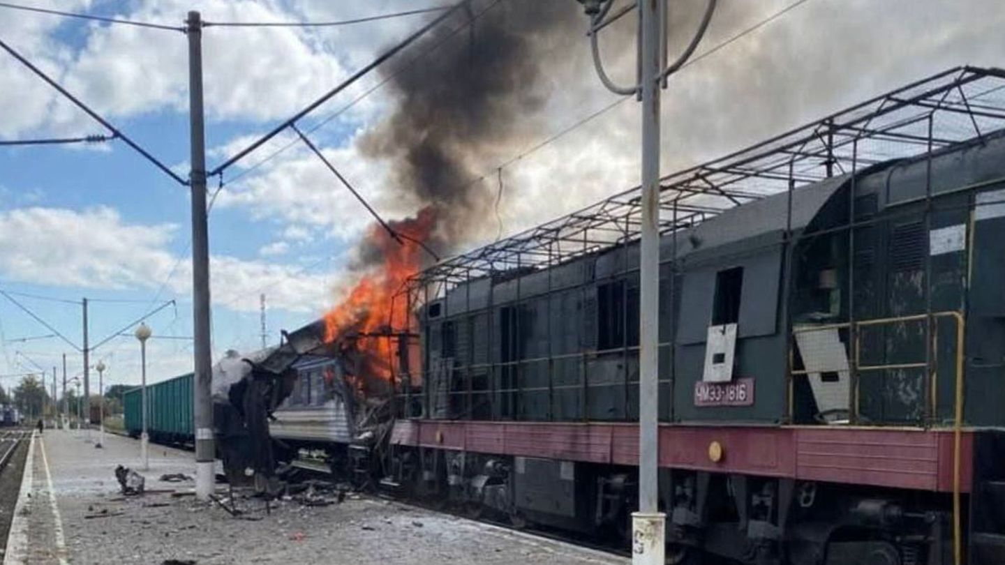 Dutzende Passagiere wurden bei dem Angriff auf einen Bahnhof in Schostka verletzt. Foto: Uncredited/Ukrainian Railway Press Offi