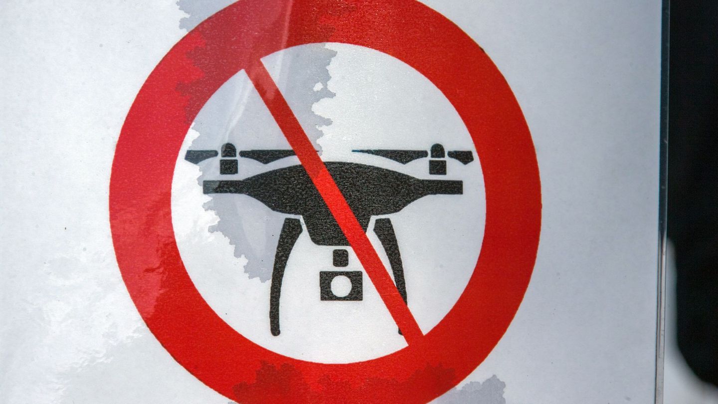 Drohnensichtungen nahmen zuletzt bundesweit zu, auch in der Nähe wichtiger Infrastruktur. (Symbolbild) Foto: Jens Büttner/dpa-Ze