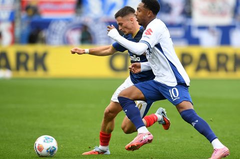 Kiel und Darmstadt lieferten ein intensives Spiel. Foto: Daniel Bockwoldt/dpa