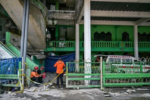Eingestürzte Schule in Surabaya, Indonesien
