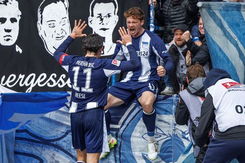 Sebastian Grönning bejubelt sein zweites Tor gegen Münster. Foto: Andreas Gora/dpa