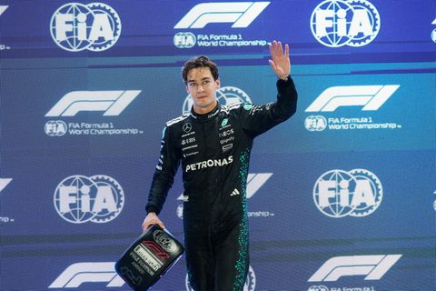 George Russell holte sich mit einem Streckenrekord die Pole Position. Foto: Vincent Thian/AP/dpa