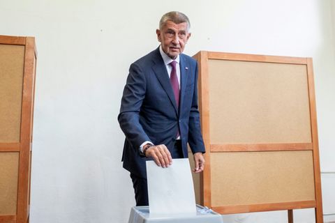Babis bei der Stimmabgabe