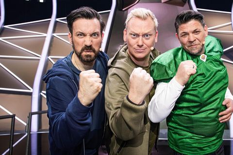 Zusammen mit Jan Köppen und Jens "Knossi" Knossalla will Tim Mälzer ein weiteres Mal Expertinnen und Experten bezwingen.