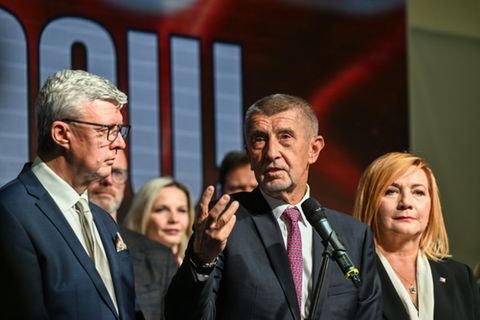 Wahlsieger Babis (Mitte)