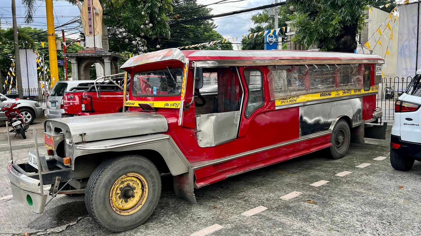 Die Kleinbusse sind ein beliebtes Verkehrsmittel auf den Philippinen. (Archivbild) Foto: Carola Frentzen/dpa