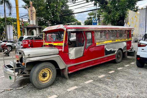 Die Kleinbusse sind ein beliebtes Verkehrsmittel auf den Philippinen. (Archivbild) Foto: Carola Frentzen/dpa