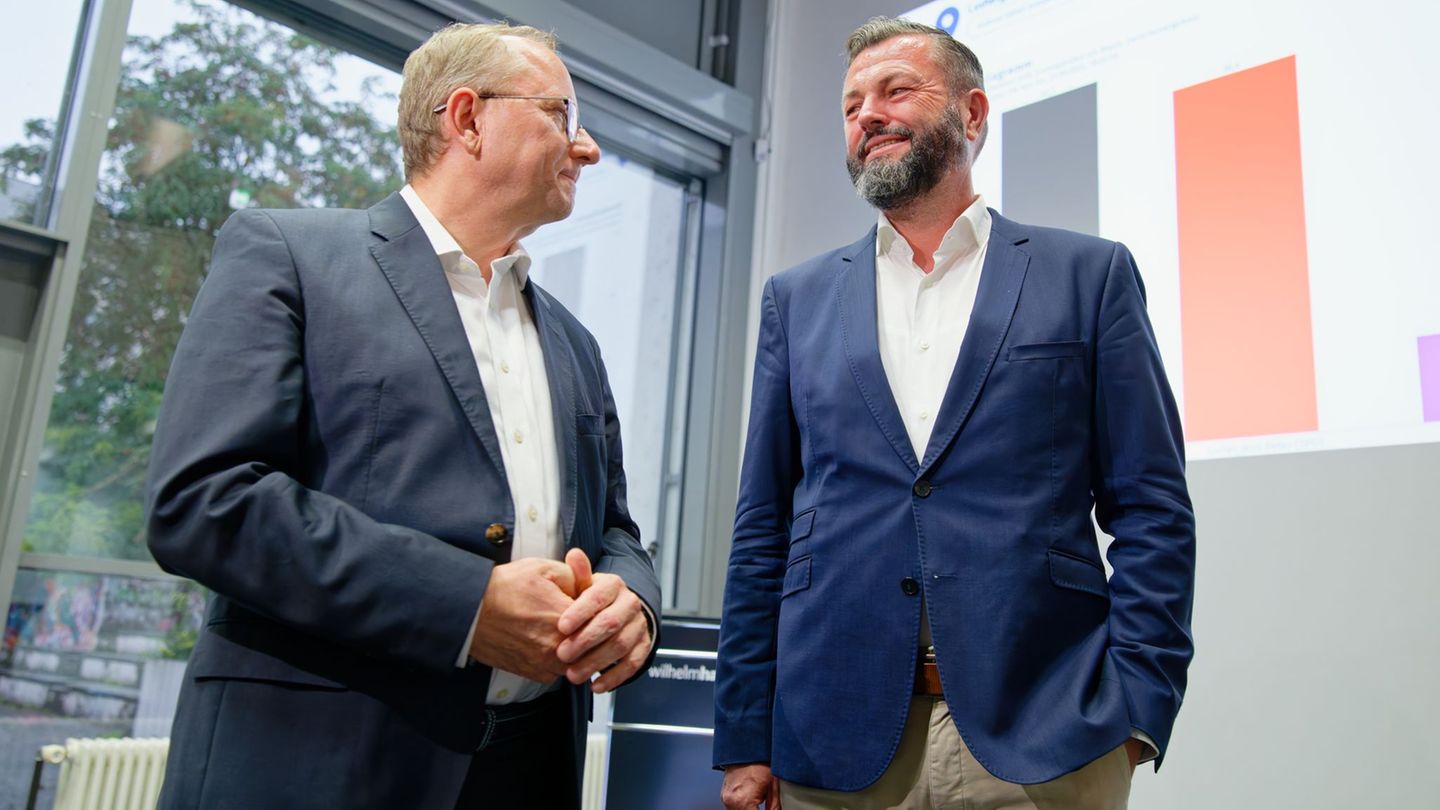 Klaus Blettner (l), Kandidat der CDU und der Freien Wähler, und Jens Peter Gotter (SPD) stehen in der Stichwahl. (Archivbild) Fo