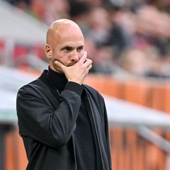 Was nun? VfL-Coach Paul Simonis reagiert in Augsburg sauer. Foto: Harry Langer/dpa