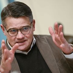 Nach mehreren Drohnensichtungen kündigt Hessens Ministerpräsident Rhein mehr Geld und Technik für die Abwehr an. (Archivbild) Fo