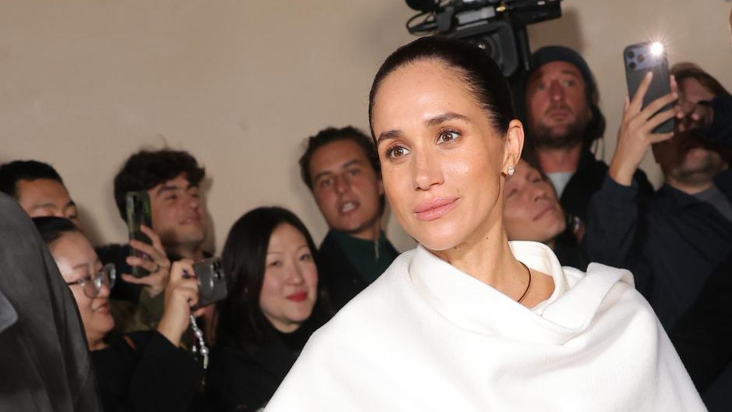 Duchess Meghan visits the Paris Fashion Week for the first time