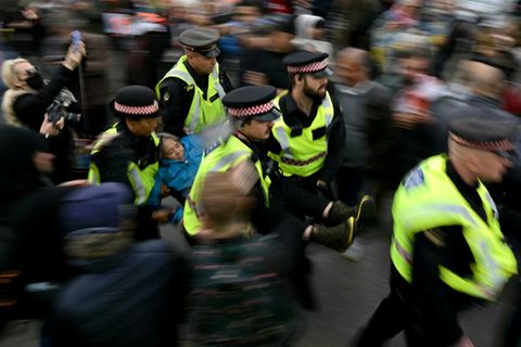 Polizisten bei Protesten in London
