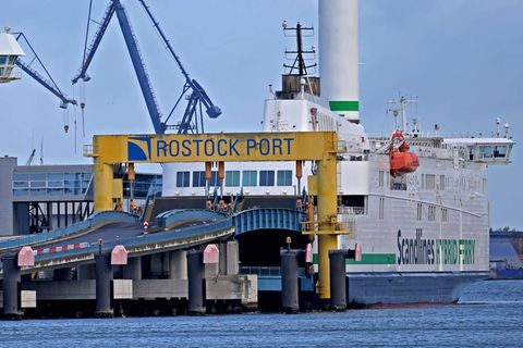 Der Sturm hat die Ostseefähren zwischen Rostock und Gedser am Wochenende gestoppt. Foto: Bernd Wüstneck/dpa