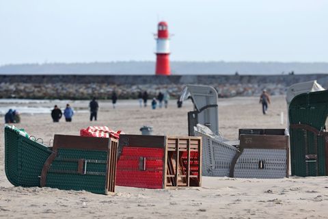 Vor allem der Norden ist vom Sturm betroffen. Foto: Bernd Wüstneck/dpa
