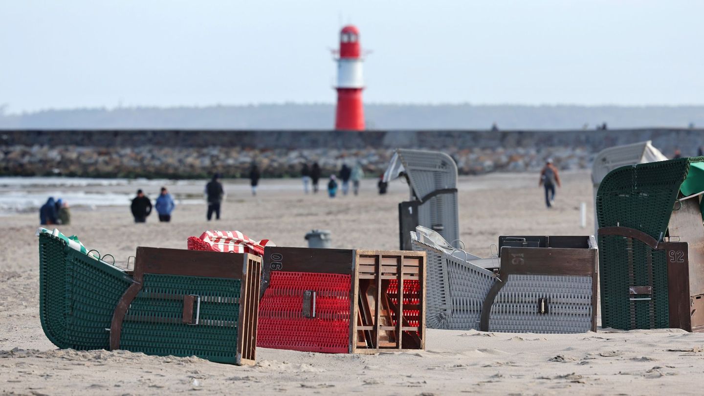 Vor allem der Norden ist vom Sturm betroffen. Foto: Bernd Wüstneck/dpa