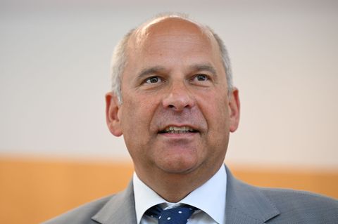 Mit Palantir konnte laut Hessens Innenminister Roman Poseck ein Terroranschlag verhindert werden. (Archivbild) Foto: Arne Dedert