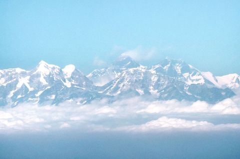 In Zeltlagern am Mount Everest sollen mehrere hundert Personen festsitzen. (Archivfoto) Foto: Sina Schuldt/dpa