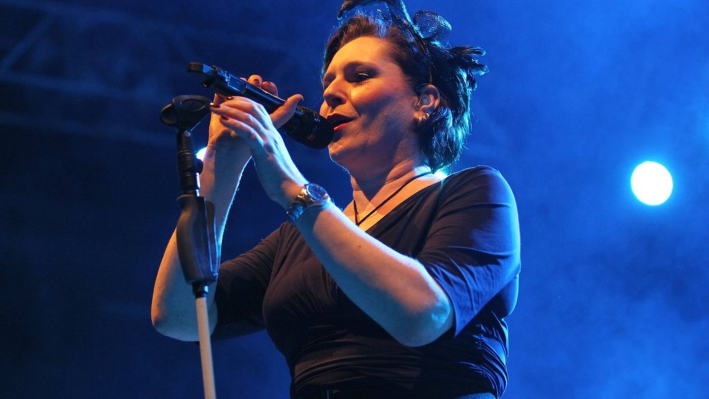 AnNa R. 2013 auf der Bühne in Berlin.