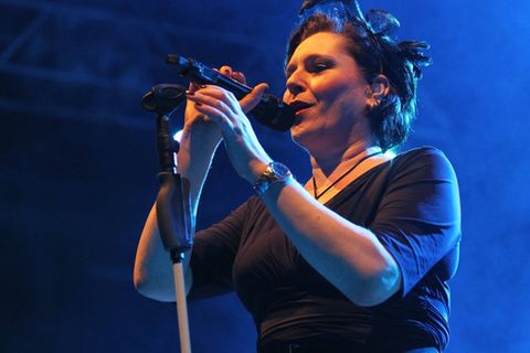 AnNa R. 2013 auf der Bühne in Berlin.