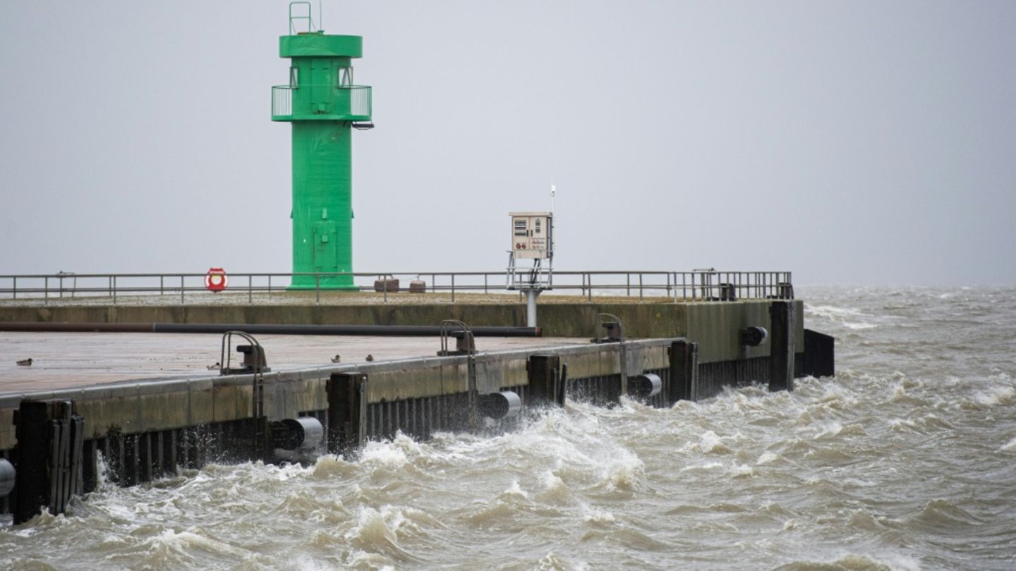Wellengang in Büsum bei einem früheren Sturm