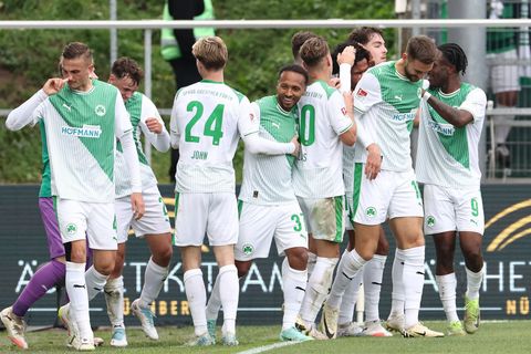 Fürth trotzt den Personalsorgen und gewinnt immerhin einen Punkt gegen Hannover. Foto: Daniel Löb/dpa