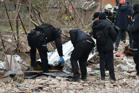 Russischer Nachtangriff trifft die Ukraine. Foto: Mykola Tys/AP/dpa