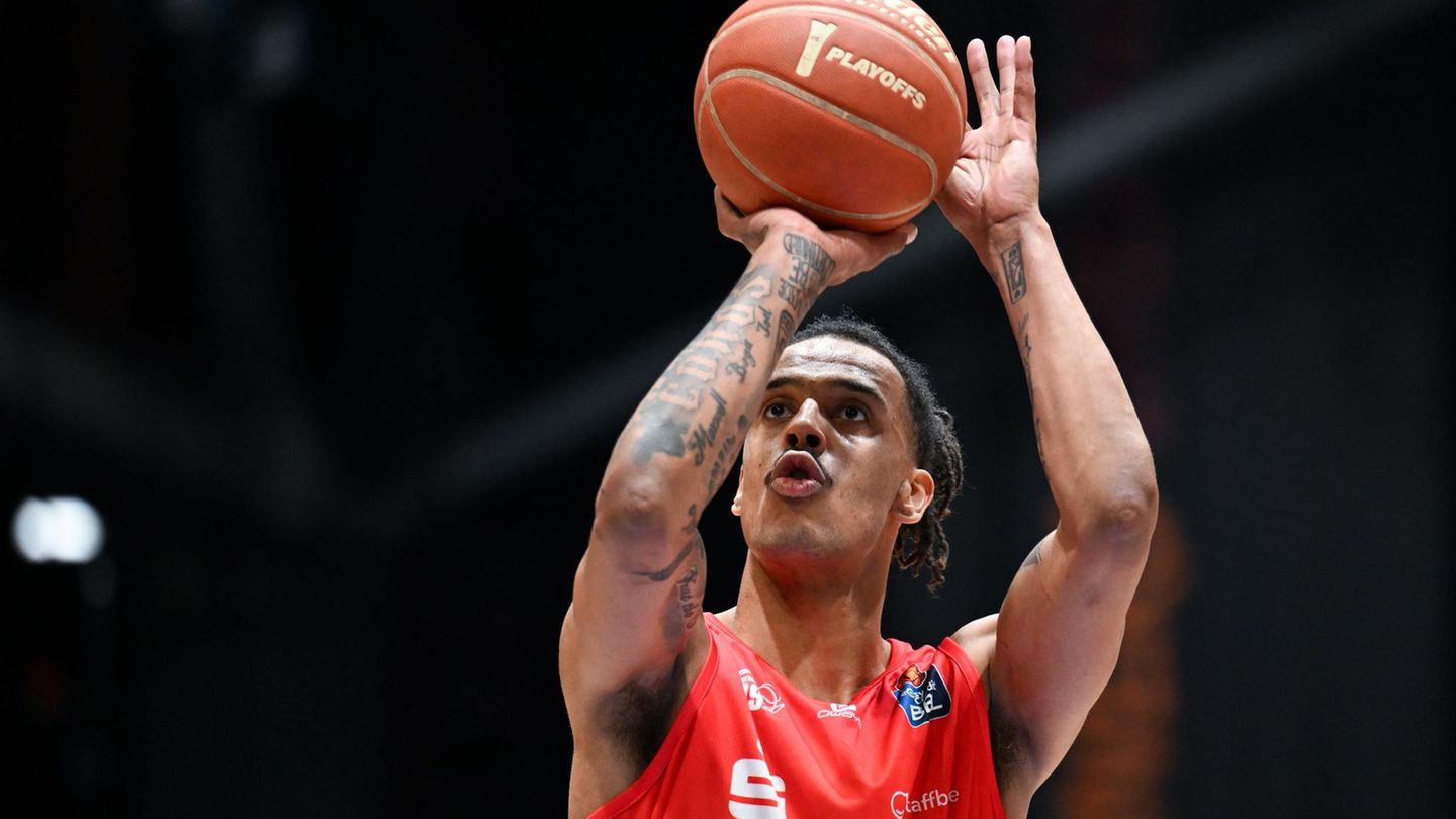 Der starke Kevin Yebo führte die Bundesliga-Basketballer der Niners Chemnitz zum Auswärtssieg in Heidelberg. Foto: Hendrik Schmi