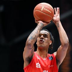 Der starke Kevin Yebo führte die Bundesliga-Basketballer der Niners Chemnitz zum Auswärtssieg in Heidelberg. Foto: Hendrik Schmi