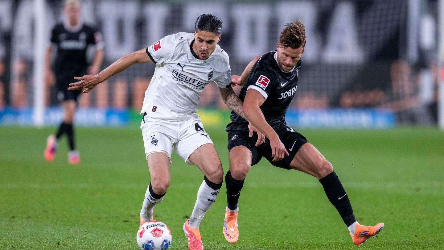 Gladbach und Freiburg lieferten sich packende Zweikämpfe. Foto: David Inderlied/dpa