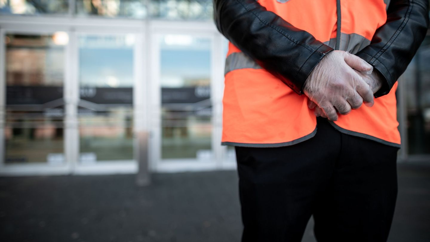 Private Sicherheitsdienste sind bei Thüringer Kommunen unverzichtbar geworden. (Symbolbild) Foto: Fabian Strauch/dpa