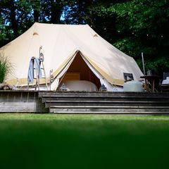 Das Glamping-Zelt auf dem Stimbekhof ist wie "ein Hotelzimmer in der Natur", sagt Geschäftsführer Björn Bohlen. (Archivbild) Fot