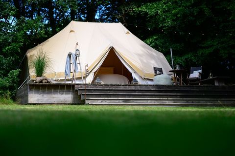 Das Glamping-Zelt auf dem Stimbekhof ist wie "ein Hotelzimmer in der Natur", sagt Geschäftsführer Björn Bohlen. (Archivbild) Fot