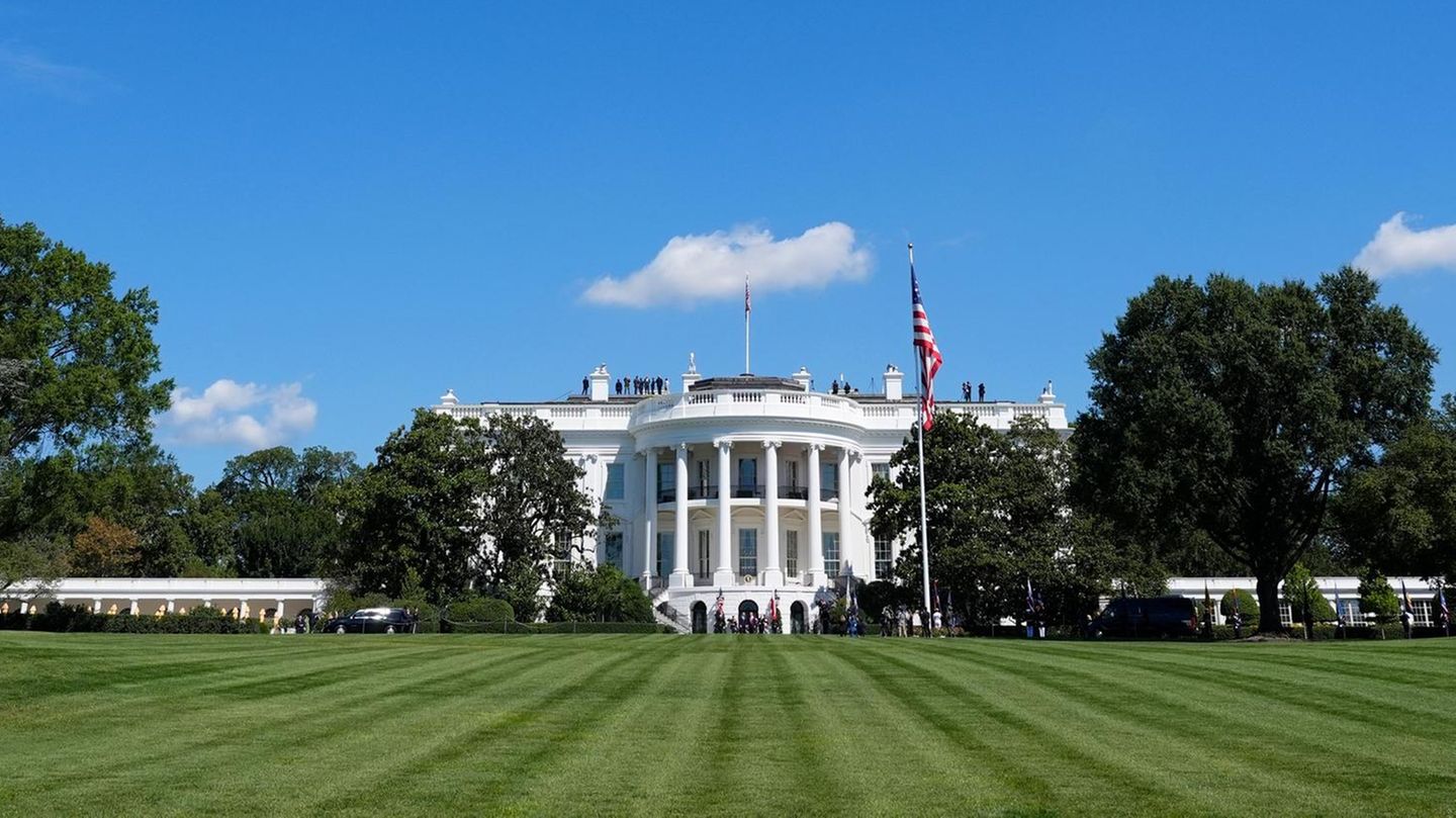 Donald Trump puts UFC fight on his birthday at the White House
