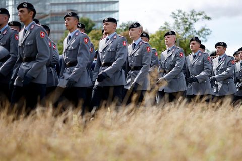 In der Koalition aus CDU, CSU und SPD bricht ein schwelender Konflikt offen aus: Muss das Pflicht-Element beim neuen Wehrdienst stärker betont werden? (Symbolbild)      
